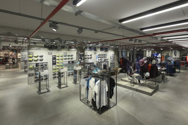 adidasflagshipmilano1311945eda-3f8b-b6b8-18cc-d4263c3030c2531439B1-91C8-EF96-13EB-6D5194EDB469.jpg