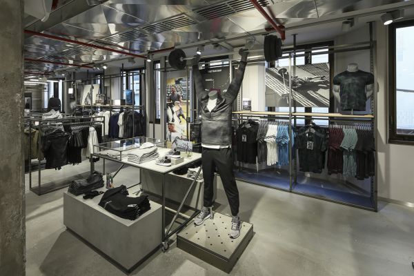 adidasflagshipmilano2598d7fe6e-9795-a93b-8c77-ba45a3e8a8ed48858F1D-89D4-BBCB-8E6D-8B02190A6AE3.jpg