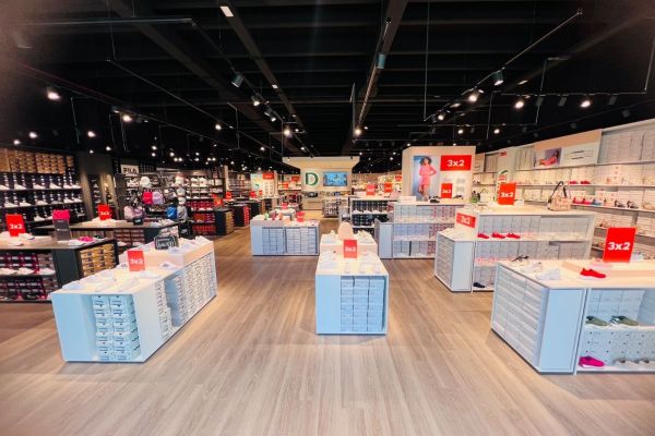 img-2570-deichmann-bresciaE8DC9E1B-3572-4254-0E56-19382DD7FE07.jpg