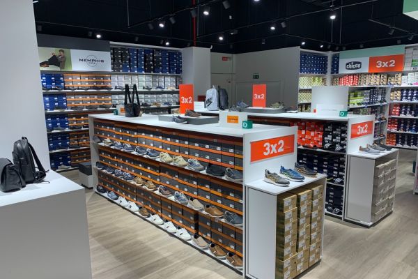 img-2575-deichmann-bresciaB1AB6768-DCB8-E178-FE49-3AA5430B714E.jpg